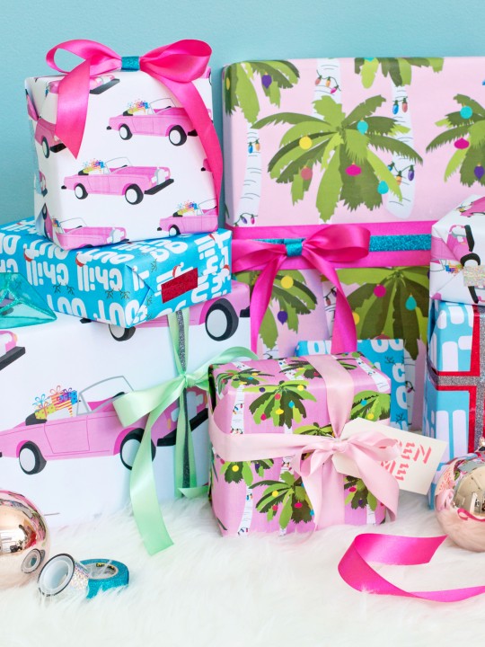 Free Printable Tropical Holiday Gift Wrap (+ Two Ways to Decorate It!)